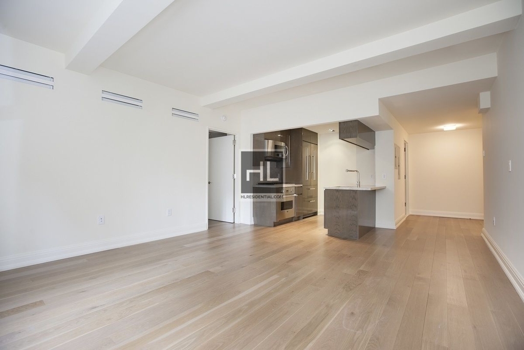 West 86 Street - Photo 1