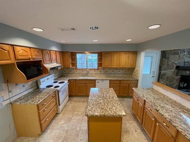 1905 Fox Hill Court - Photo 3