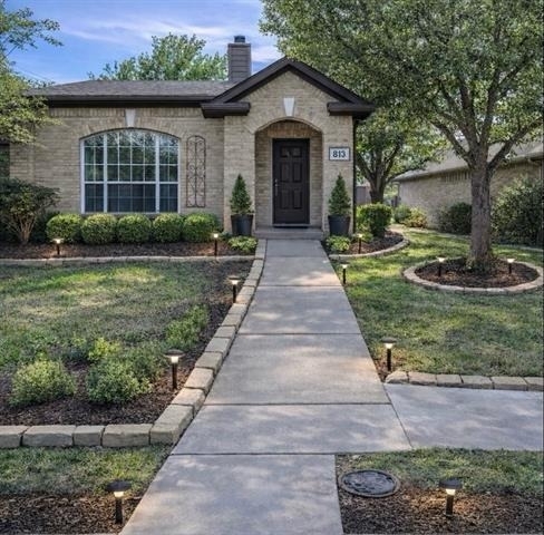 813 Essex Drive - Photo 0