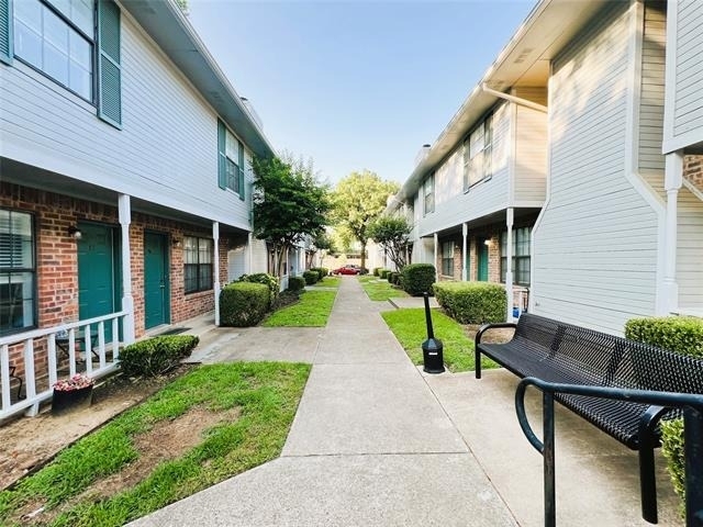 929 W Hickory Street - Photo 1