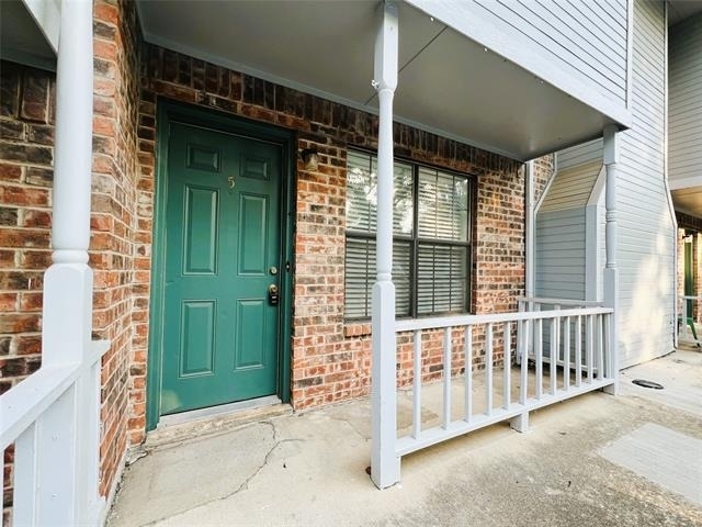 929 W Hickory Street - Photo 0