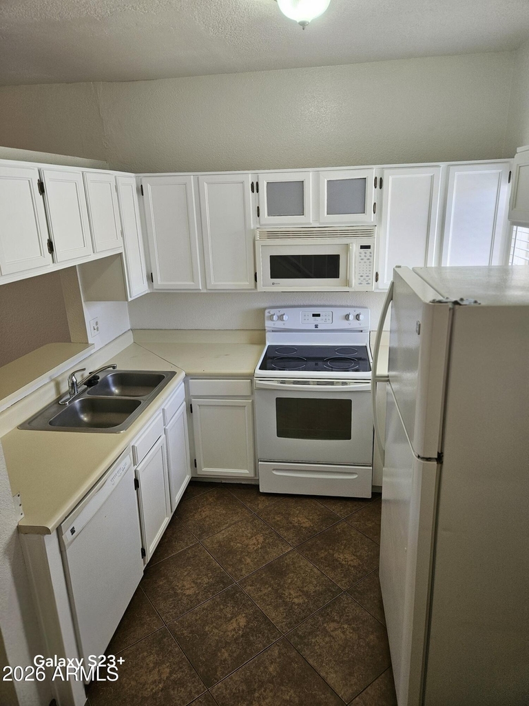 1600 N Saba Street - Photo 5