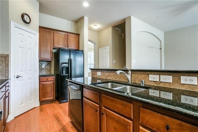 8613 Empire Boulevard - Photo 11