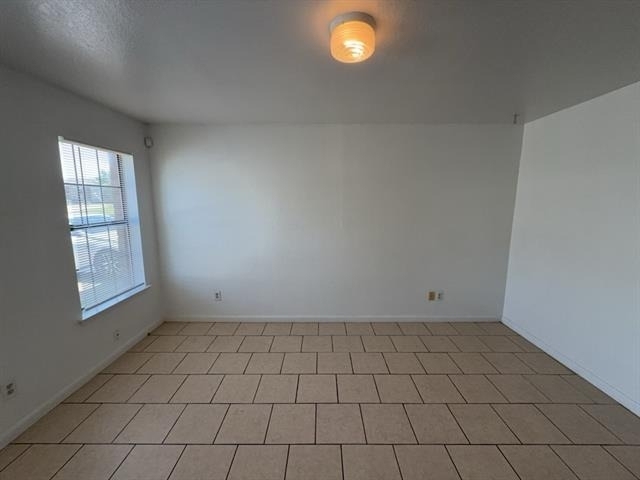 807 W Walnut Street - Photo 2