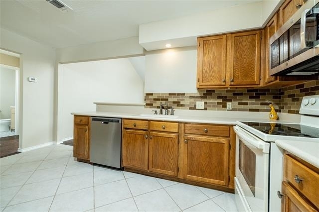 2403 Bayberry Lane - Photo 10