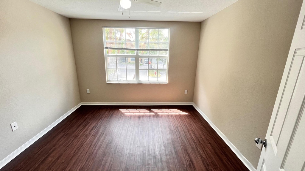 15155 Michelangelo Boulevard - Photo 11