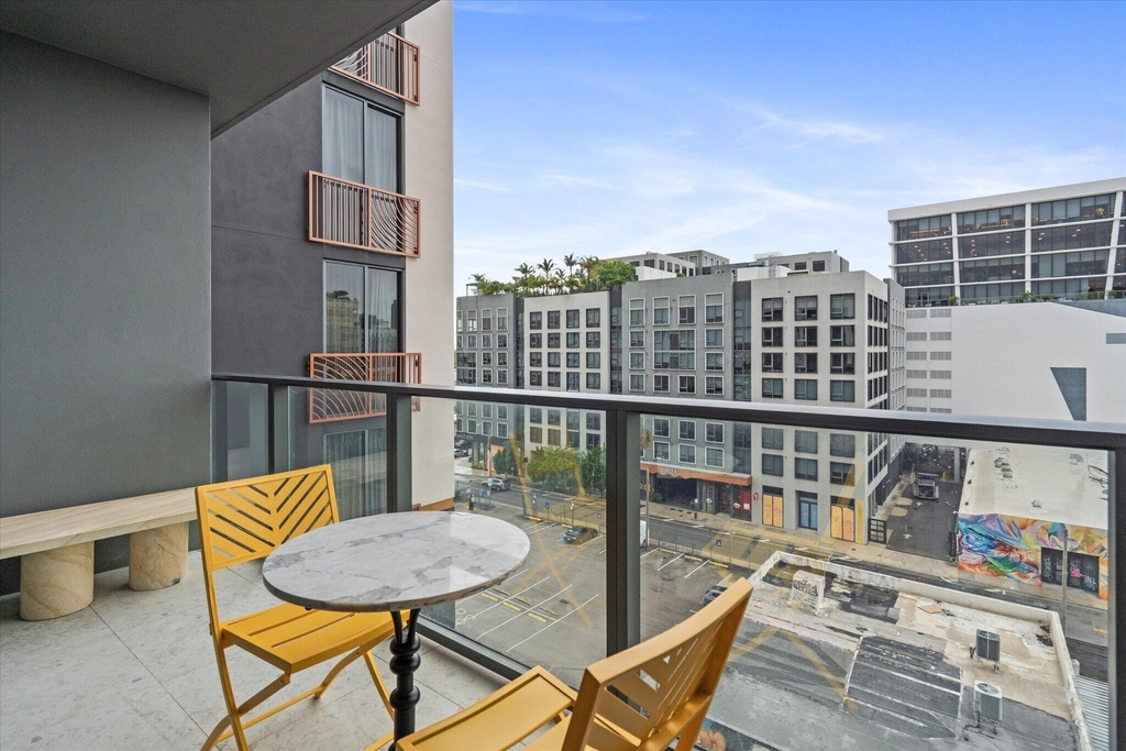 2700 Nw 2nd Avenue - Photo 3