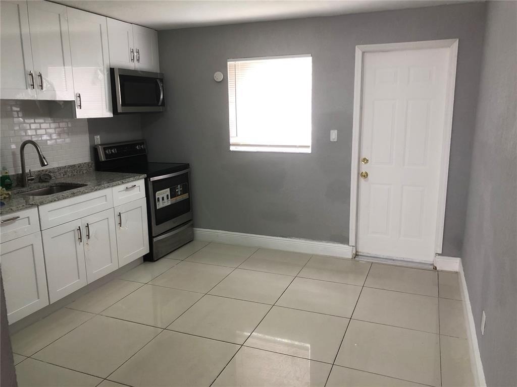 839 Nw 14th Avenue - Photo 1