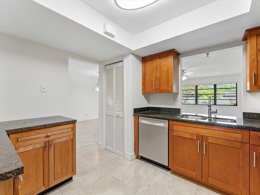 1821 Ne 40th Court - Photo 10