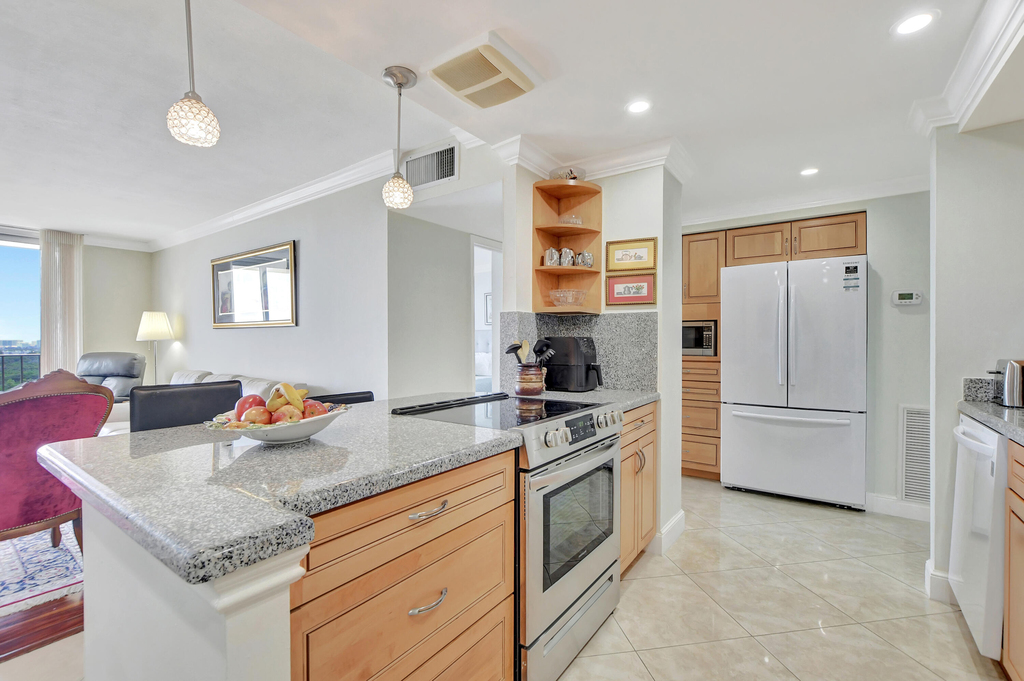 2121 N Ocean Boulevard - Photo 8