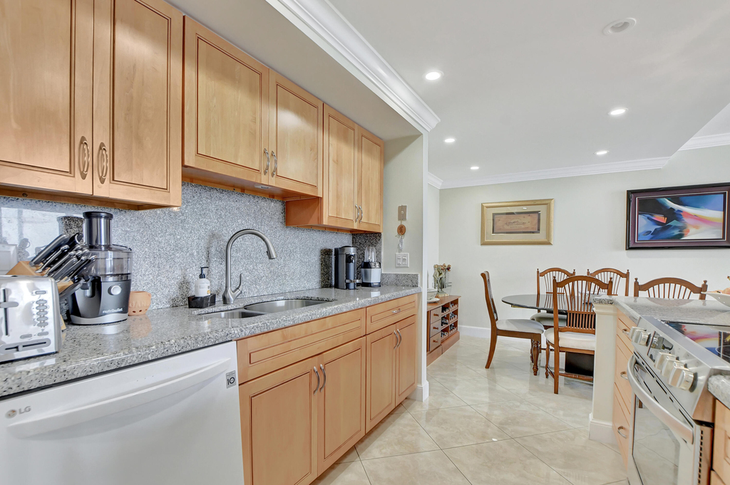 2121 N Ocean Boulevard - Photo 7