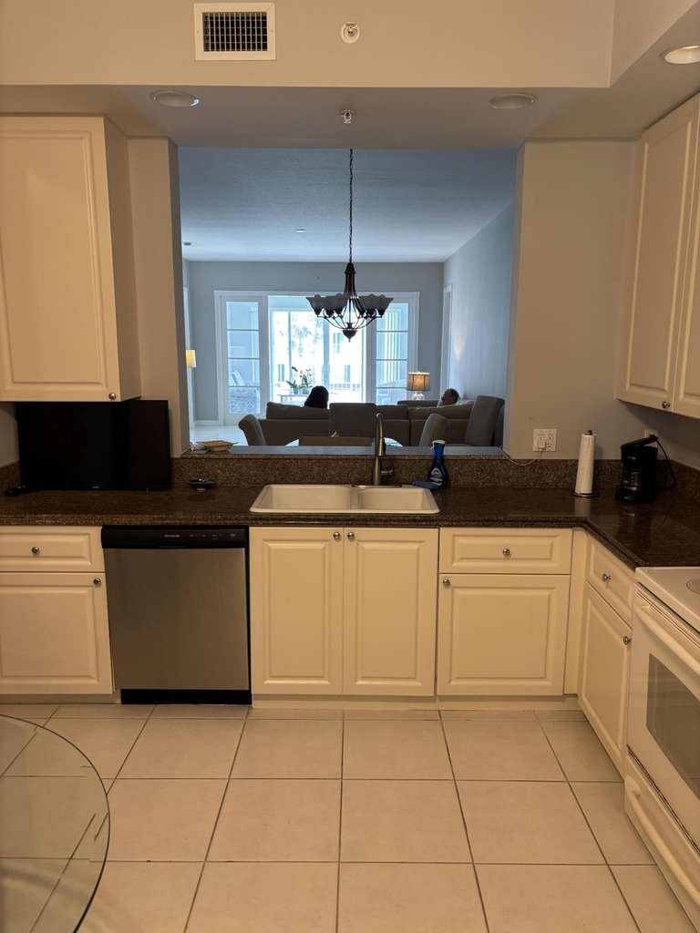 6 E Harbour Isle Dr Drive E - Photo 18