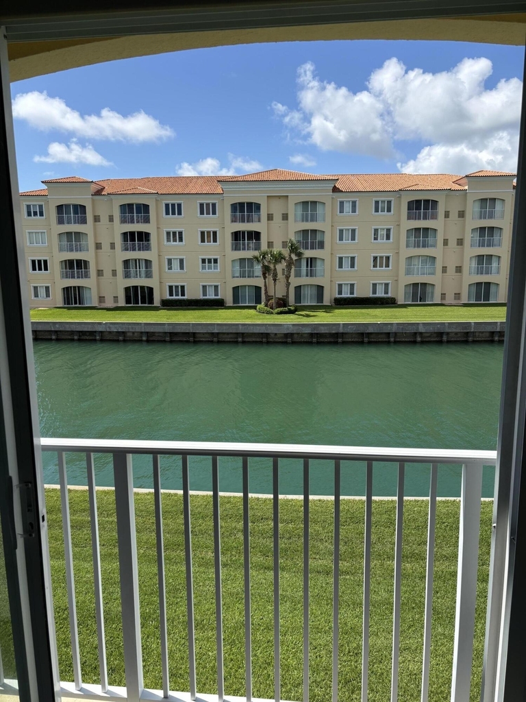6 E Harbour Isle Dr Drive E - Photo 2