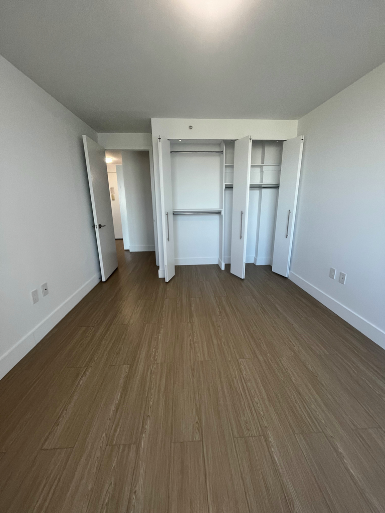 Center Boulevard - Photo 8