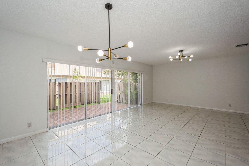 8208 Nw 8th Place Nw - Photo 4