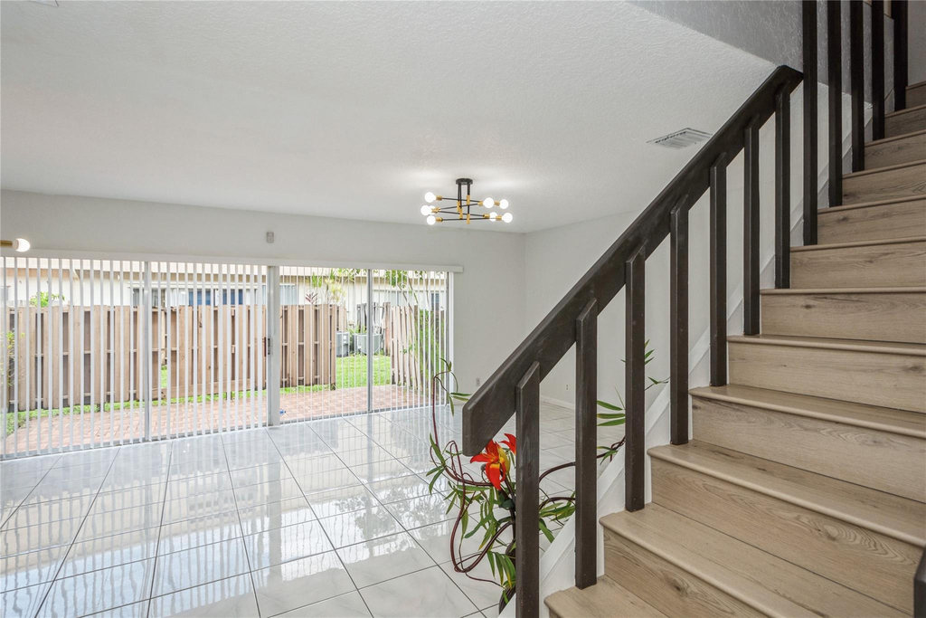 8208 Nw 8th Place Nw - Photo 3