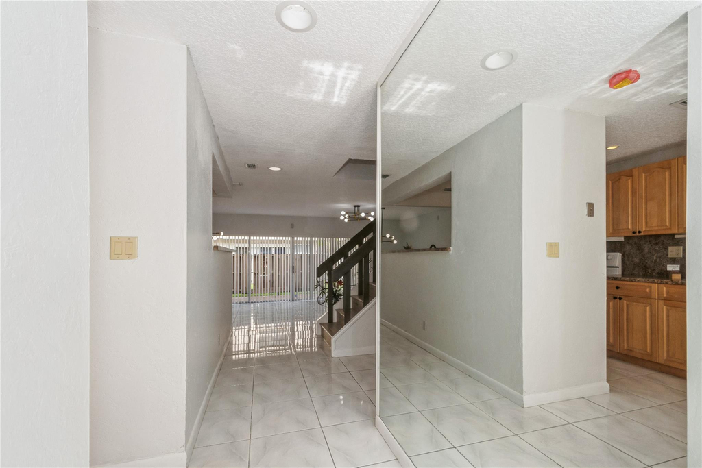 8208 Nw 8th Place Nw - Photo 1