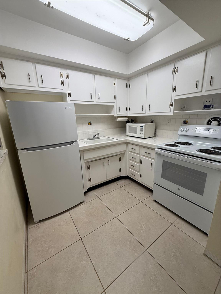 2841 Ne 32nd Street - Photo 10