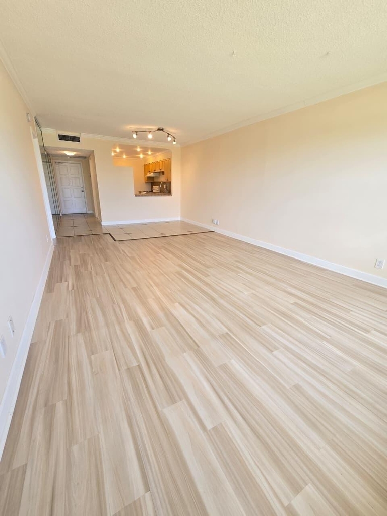 2900 N Palm Aire Drive N - Photo 3