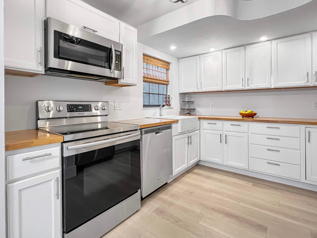 1202 N Andrews Avenue - Photo 1