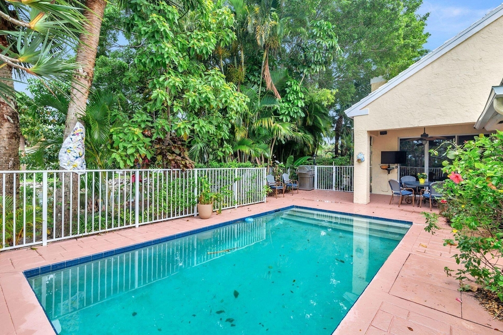 9358 Heathridge Drive - Photo 19