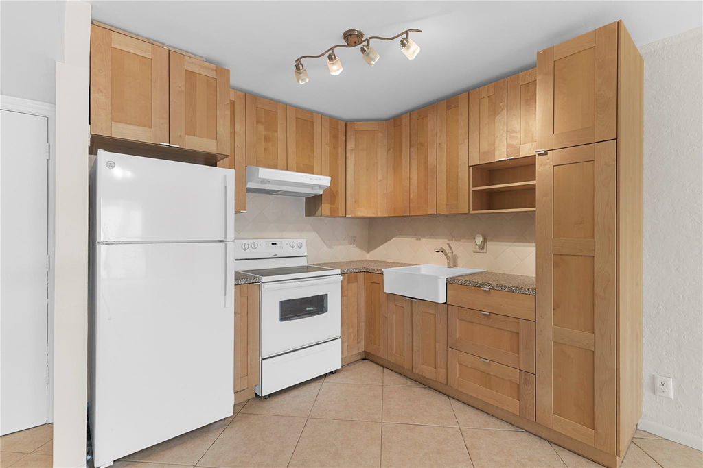 101 E Mcnab Road - Photo 4