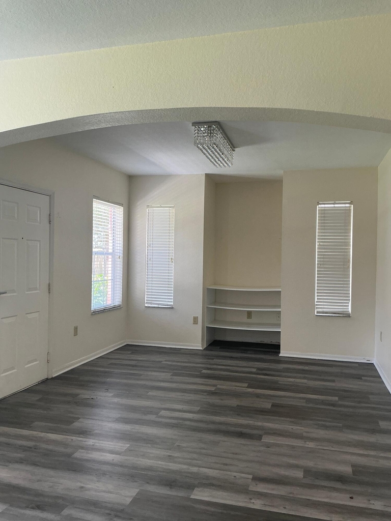 168 Sw Peacock Boulevard - Photo 2