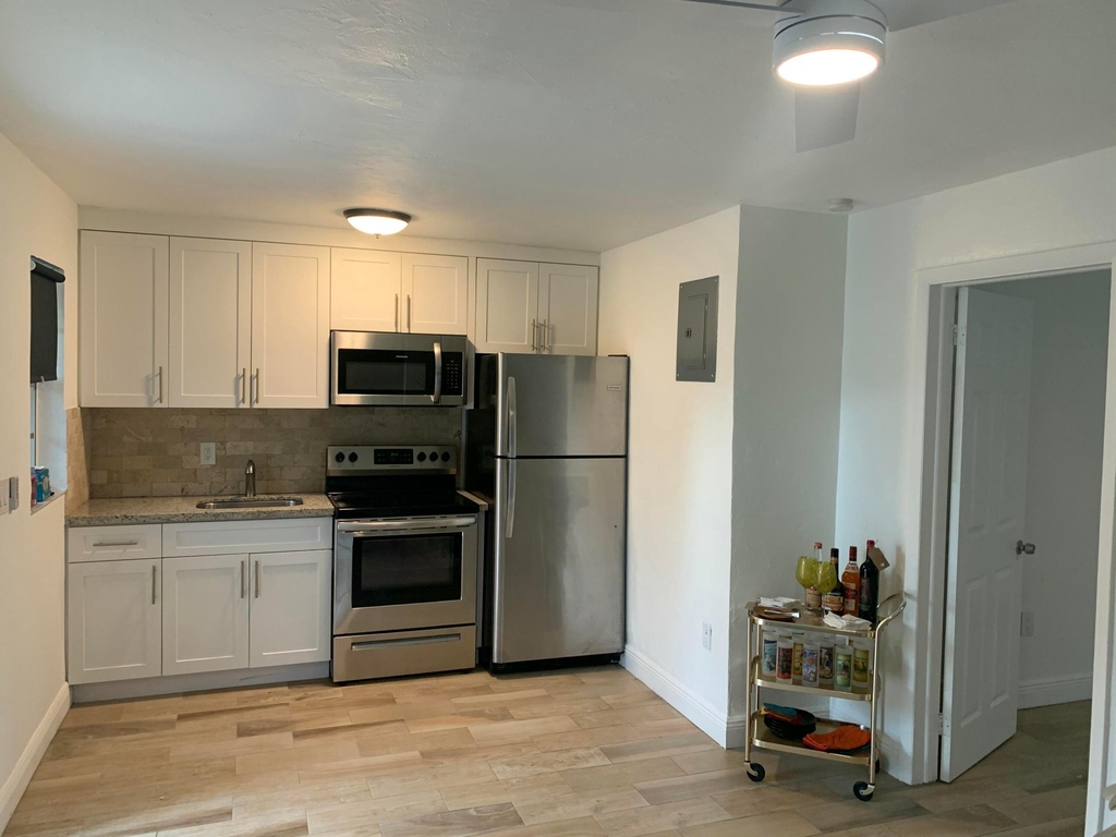 1436 Ne 2nd Avenue - Photo 4