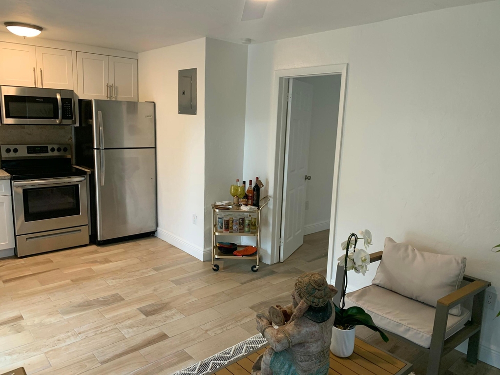 1436 Ne 2nd Avenue - Photo 6