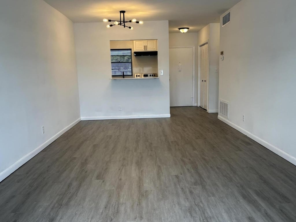 1112 Lake Terrace - Photo 6