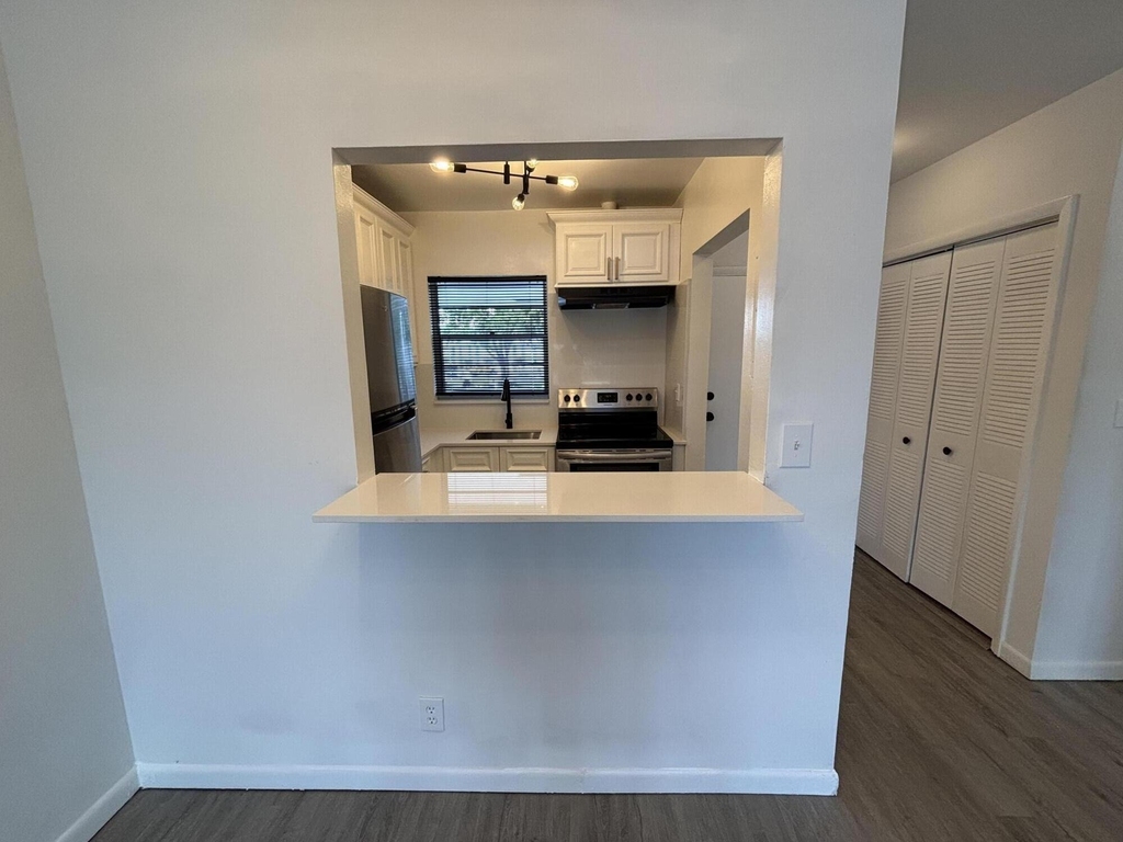 1112 Lake Terrace - Photo 5