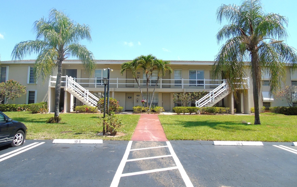 309 Circle Drive S - Photo 0
