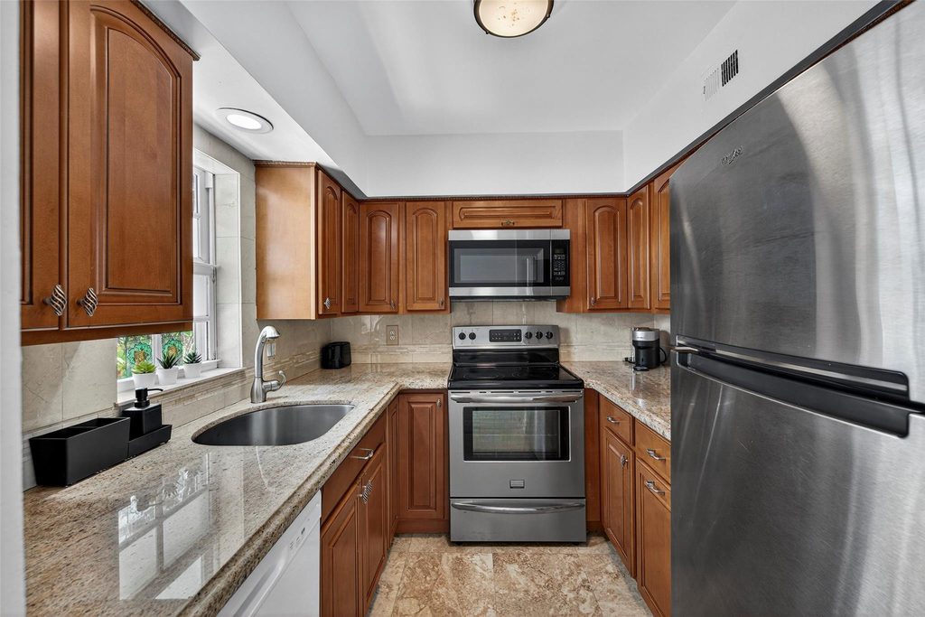 2708 Ne 14th Street Causeway - Photo 12