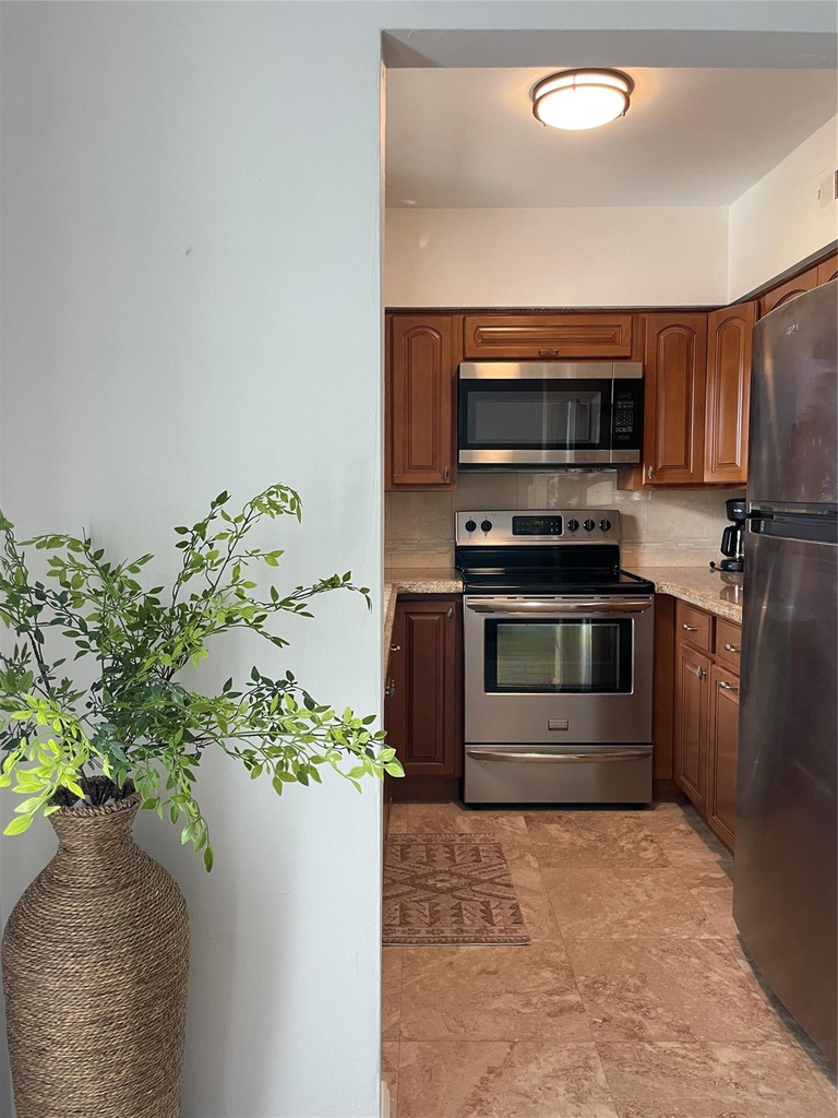 2708 Ne 14th Street Causeway - Photo 11