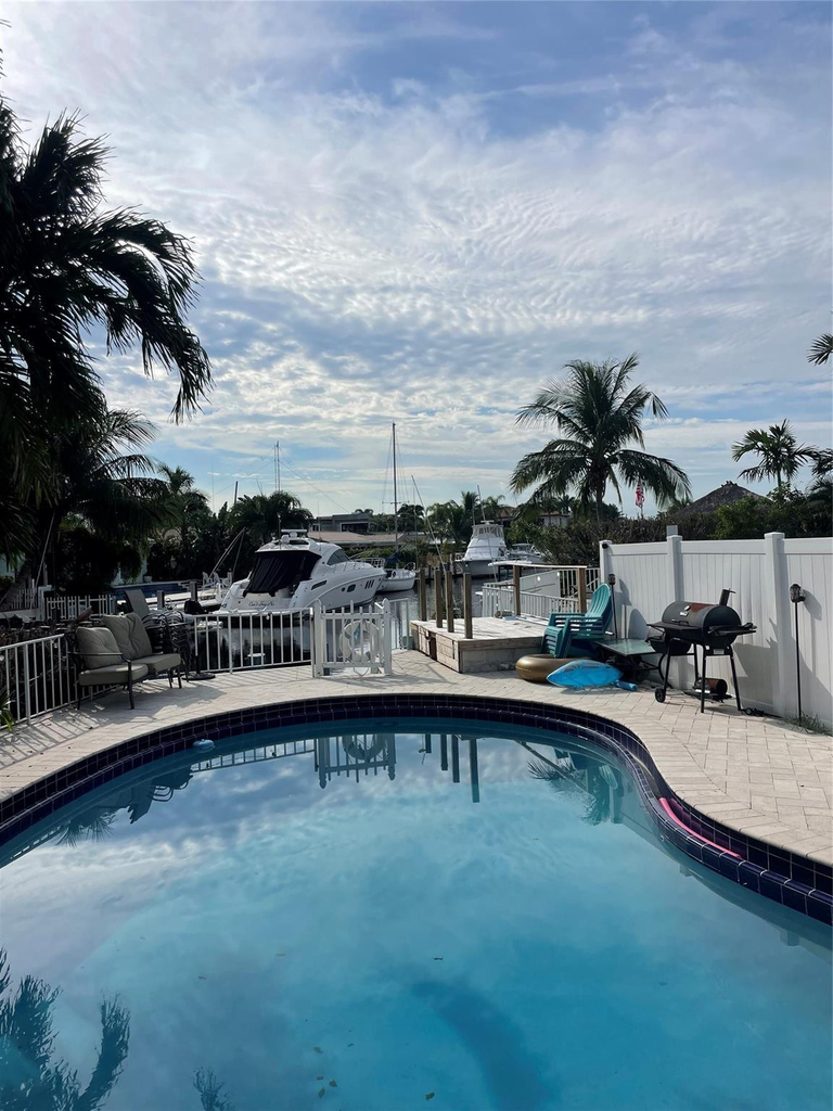 2708 Ne 14th Street Causeway - Photo 1