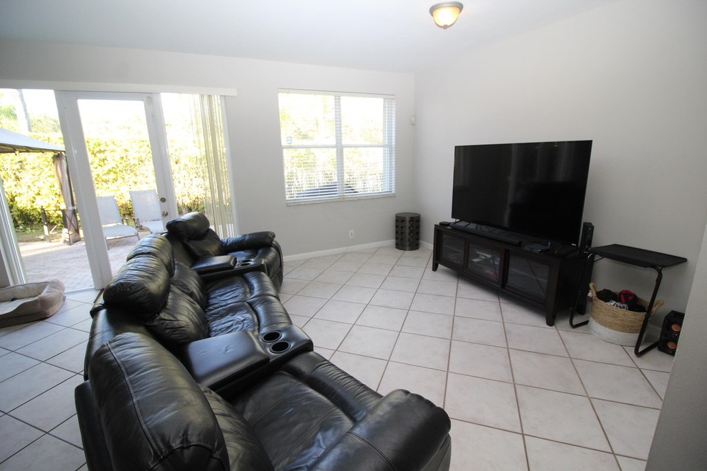 1396 Banyan Way - Photo 8