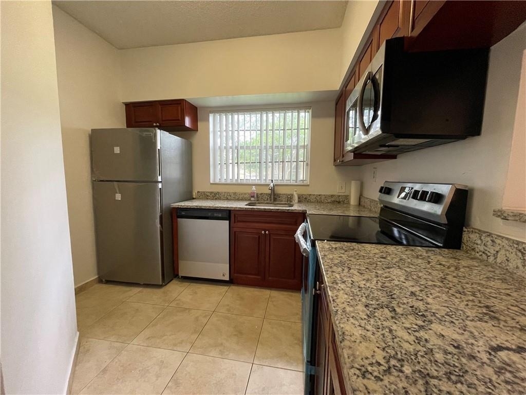 640 Cypress Club Way - Photo 16
