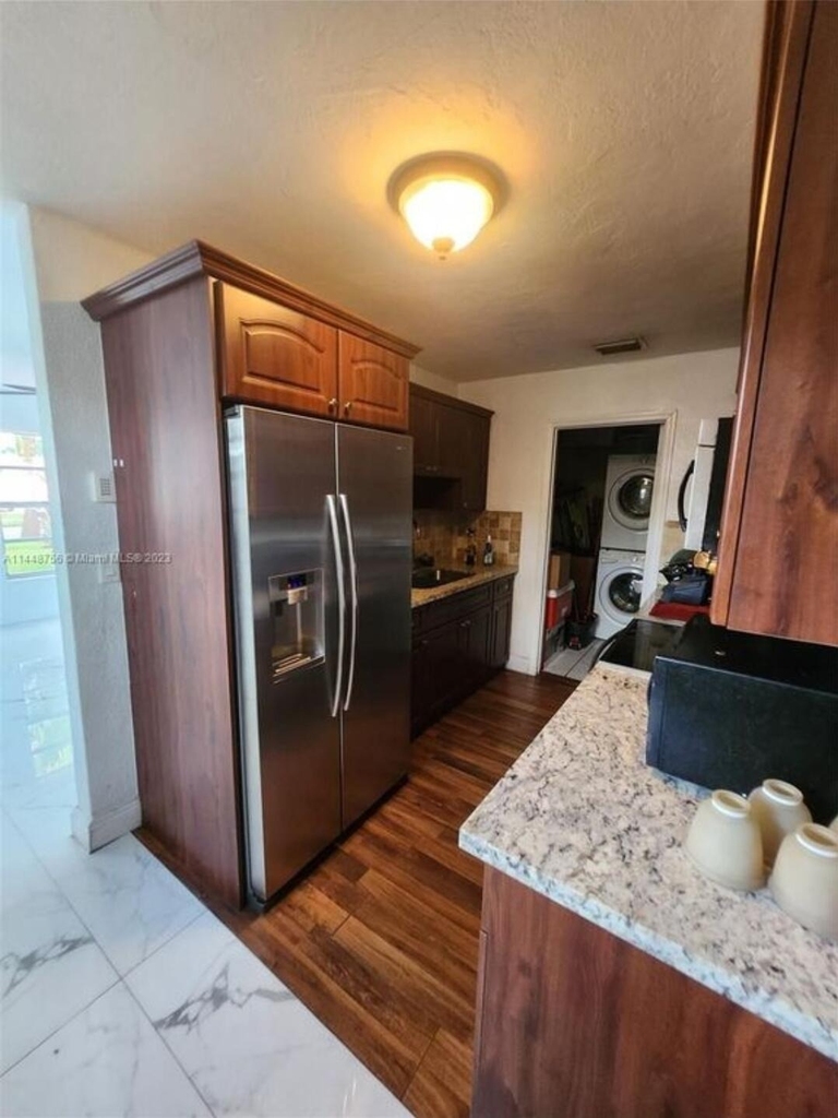 1420 N 70th Avenue - Photo 5