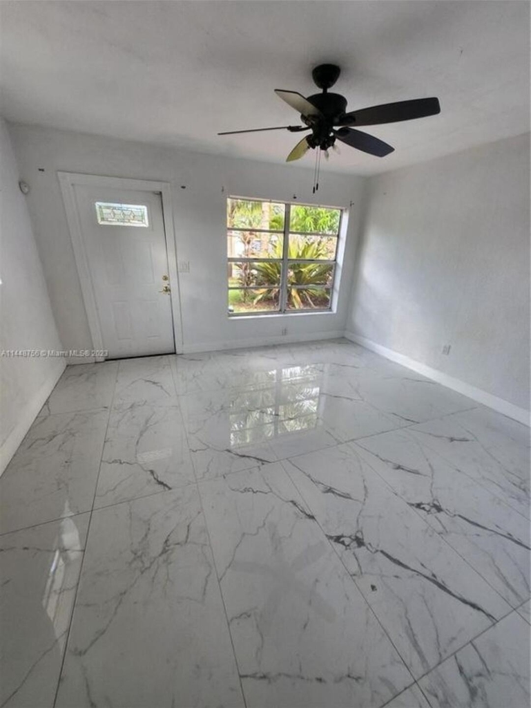 1420 N 70th Avenue - Photo 4