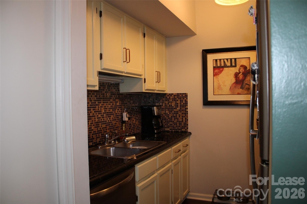 430 Queens Road - Photo 2