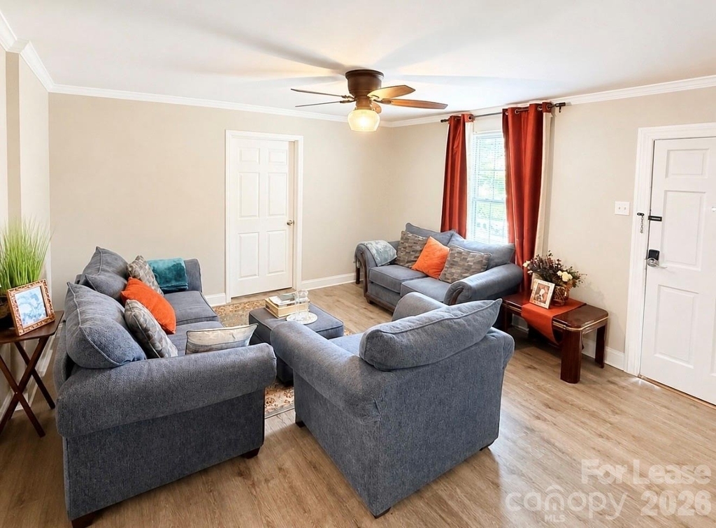 1406 W Walnut Avenue - Photo 1