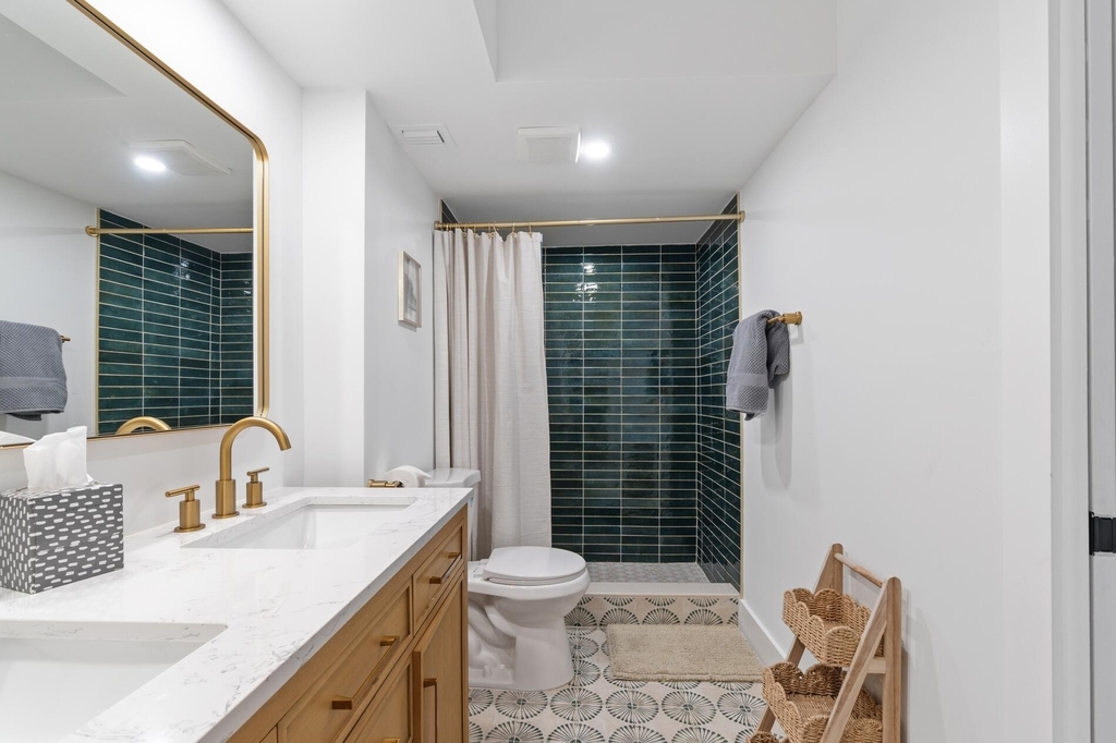 2455 Lindell Boulevard - Photo 16