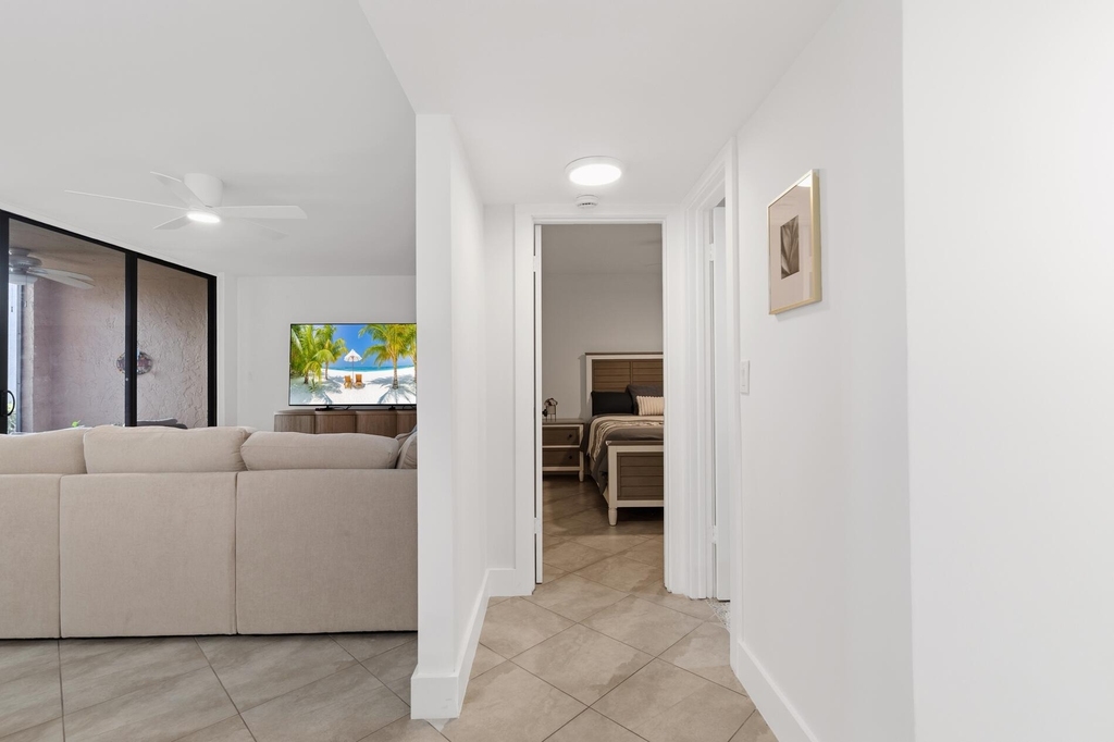 2455 Lindell Boulevard - Photo 12