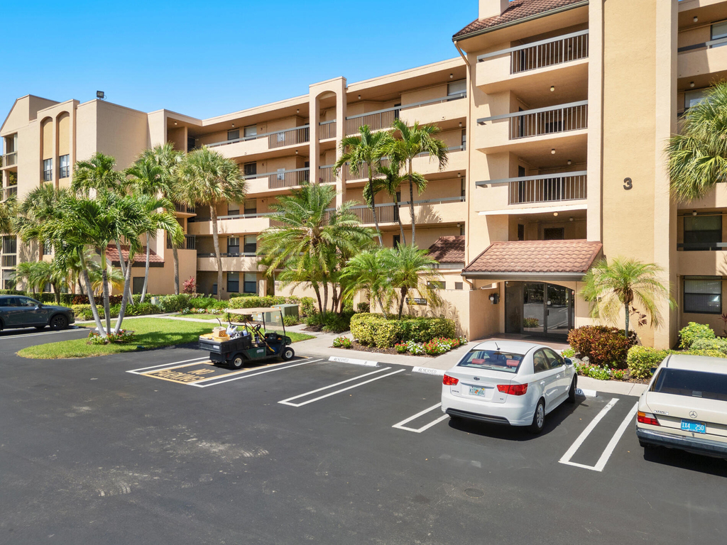 2455 Lindell Boulevard - Photo 31