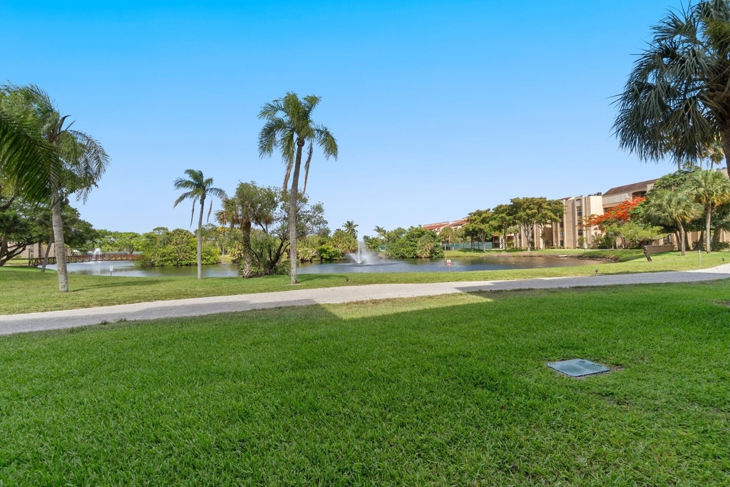 2455 Lindell Boulevard - Photo 28