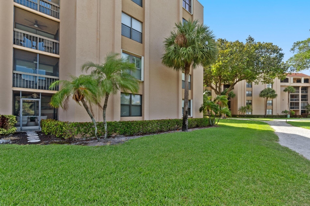 2455 Lindell Boulevard - Photo 27