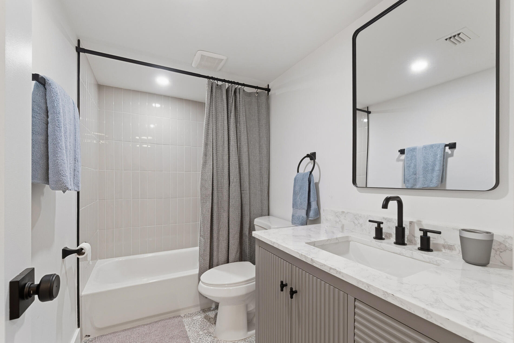 2455 Lindell Boulevard - Photo 20