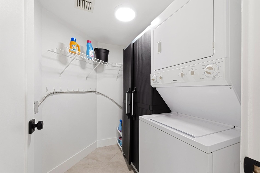2455 Lindell Boulevard - Photo 22