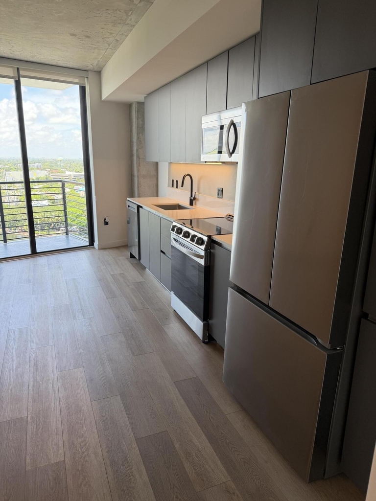 307 Sw 5th - Photo 2