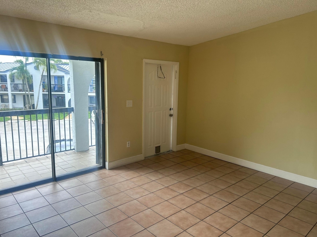 18310 Mediterranean Boulevard - Photo 9